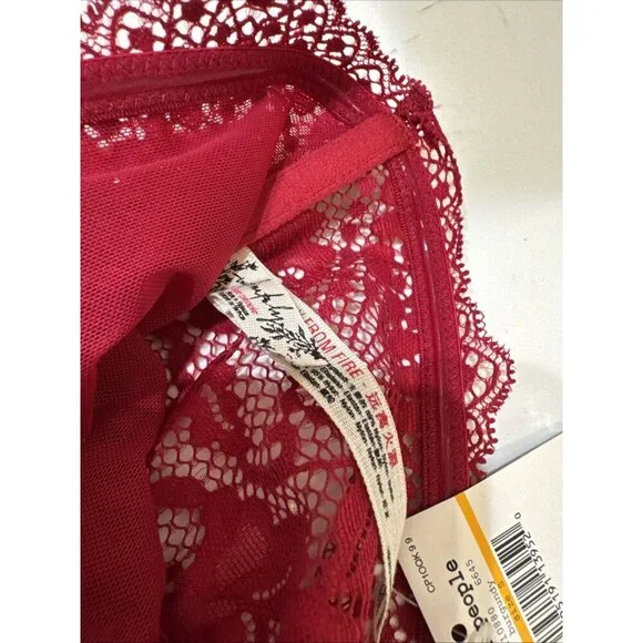 FREE PEOPLE Intimately Lacey Looks Bandeau Burgundy NWT Small - Picture 7 of 8